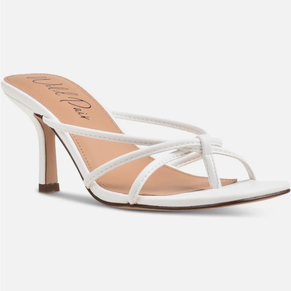 Wild Pair Lolaa White Strappy Slip on thong sandals, size 7